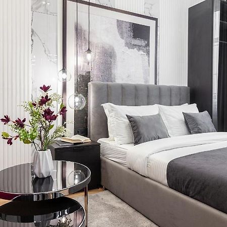 Lovely Apartment On Drahomanova Street Lviv Extérieur photo