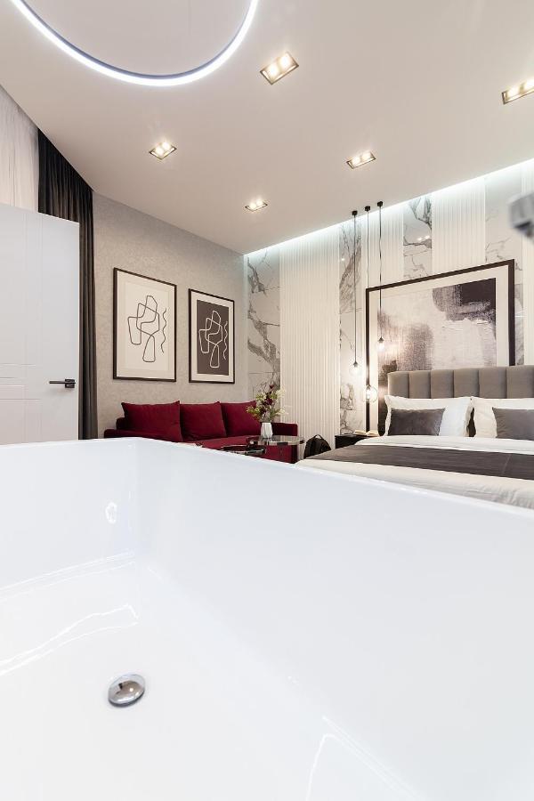 Lovely Apartment On Drahomanova Street Lviv Extérieur photo