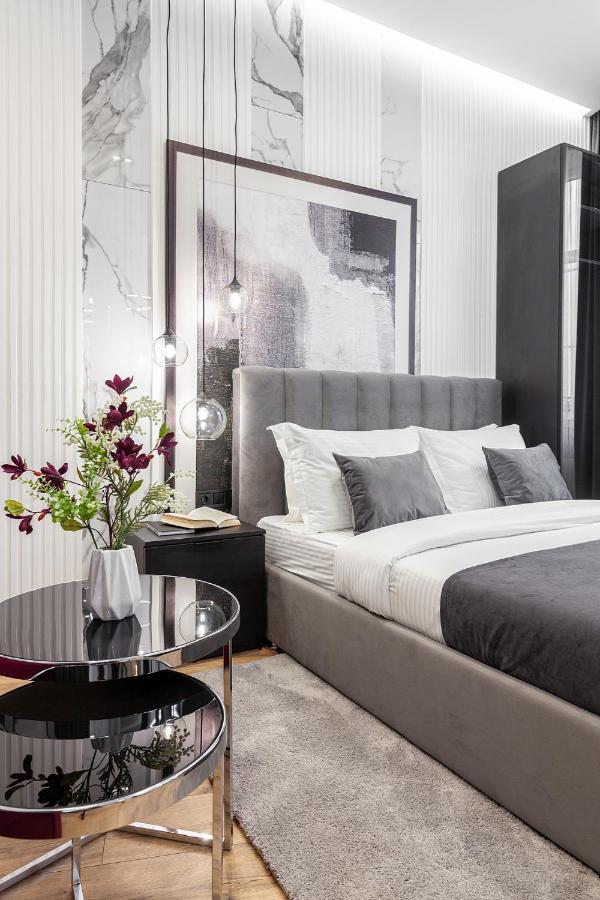 Lovely Apartment On Drahomanova Street Lviv Extérieur photo