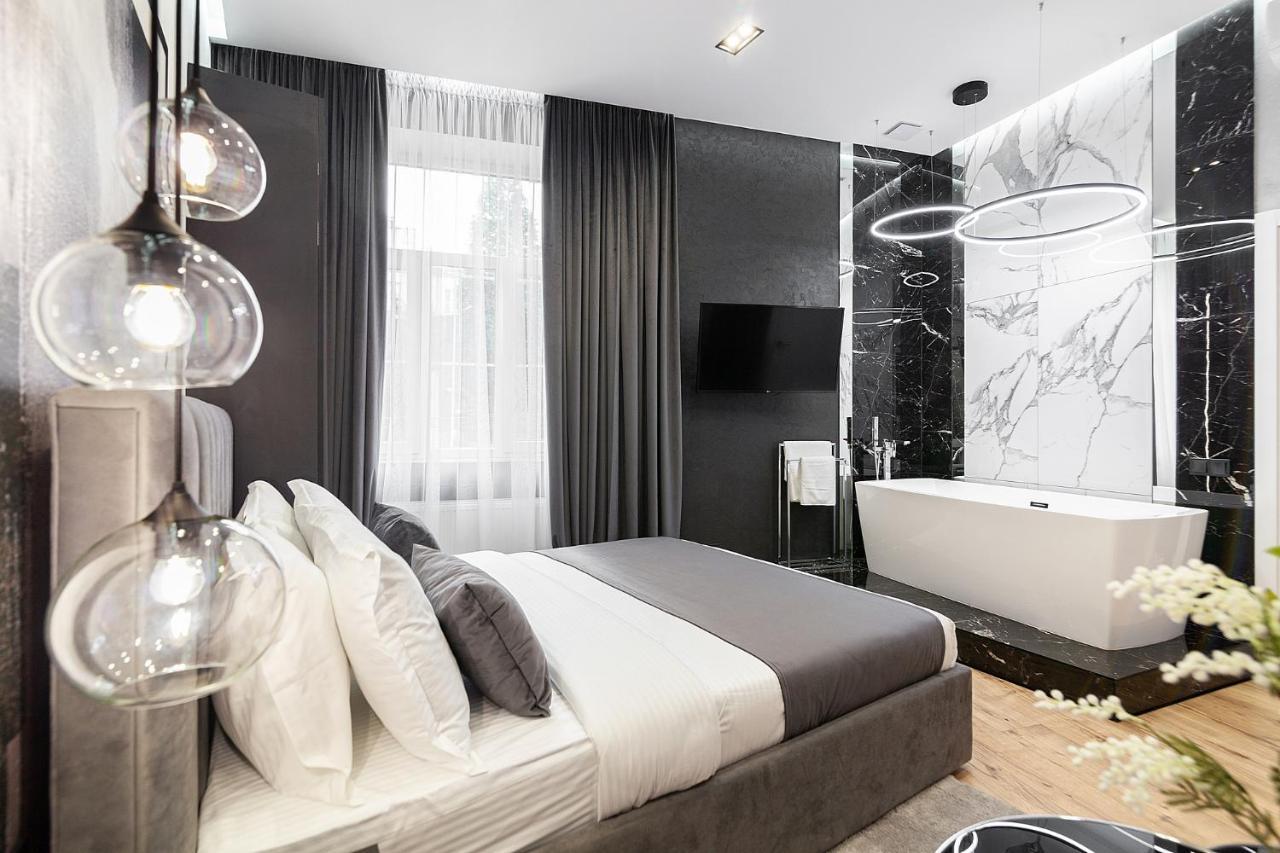 Lovely Apartment On Drahomanova Street Lviv Extérieur photo