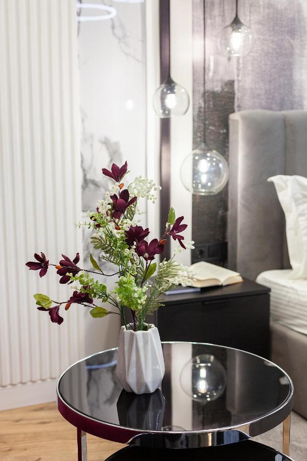Lovely Apartment On Drahomanova Street Lviv Extérieur photo
