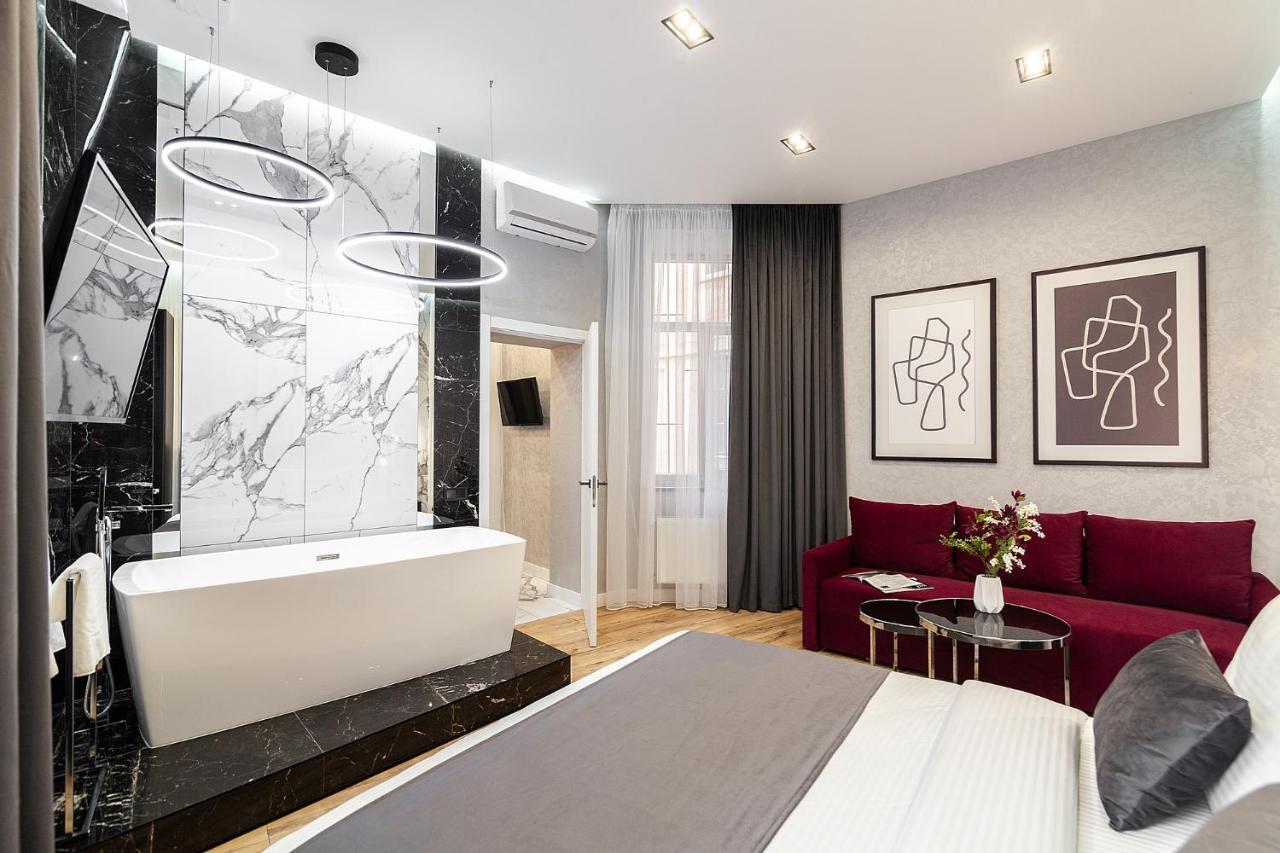 Lovely Apartment On Drahomanova Street Lviv Extérieur photo