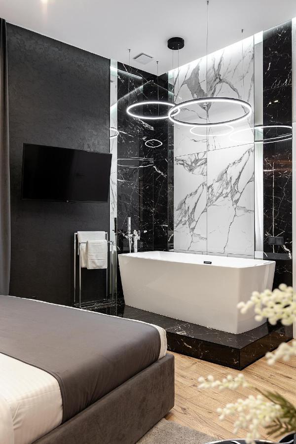 Lovely Apartment On Drahomanova Street Lviv Extérieur photo