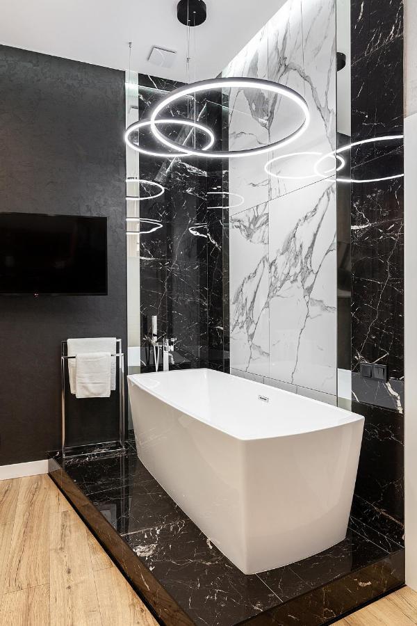Lovely Apartment On Drahomanova Street Lviv Extérieur photo