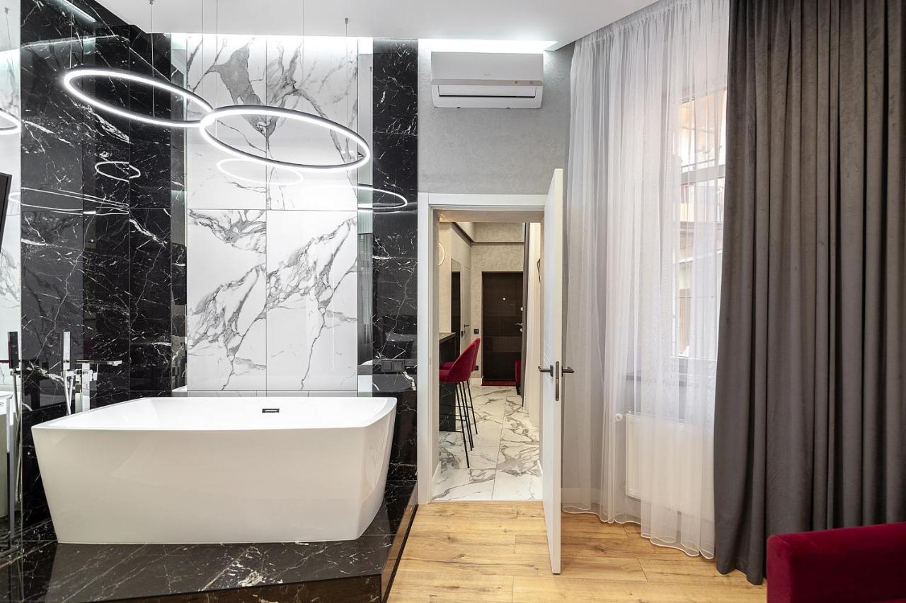 Lovely Apartment On Drahomanova Street Lviv Extérieur photo